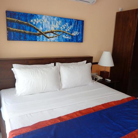 Paradise Beach Hotel Негомбо Екстер'єр фото