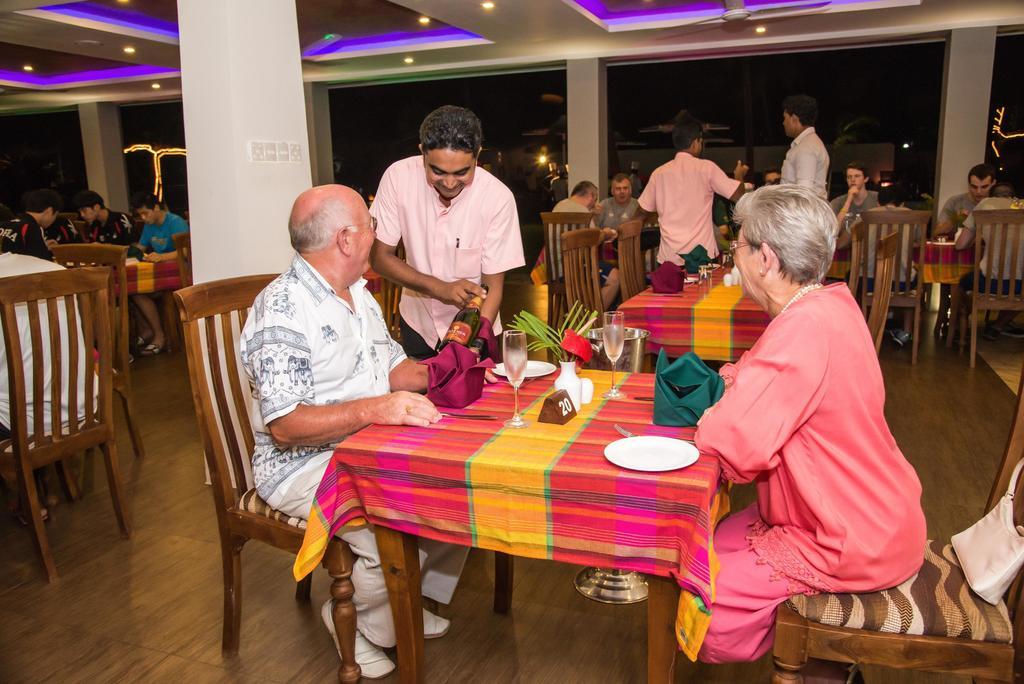 Paradise Beach Hotel Негомбо Екстер'єр фото