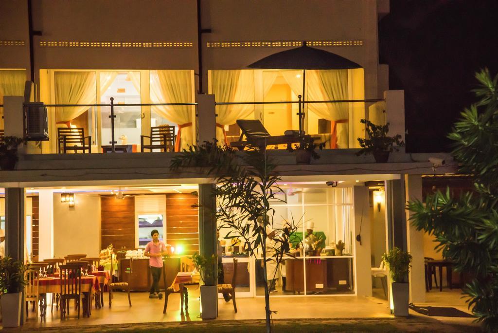 Paradise Beach Hotel Негомбо Екстер'єр фото