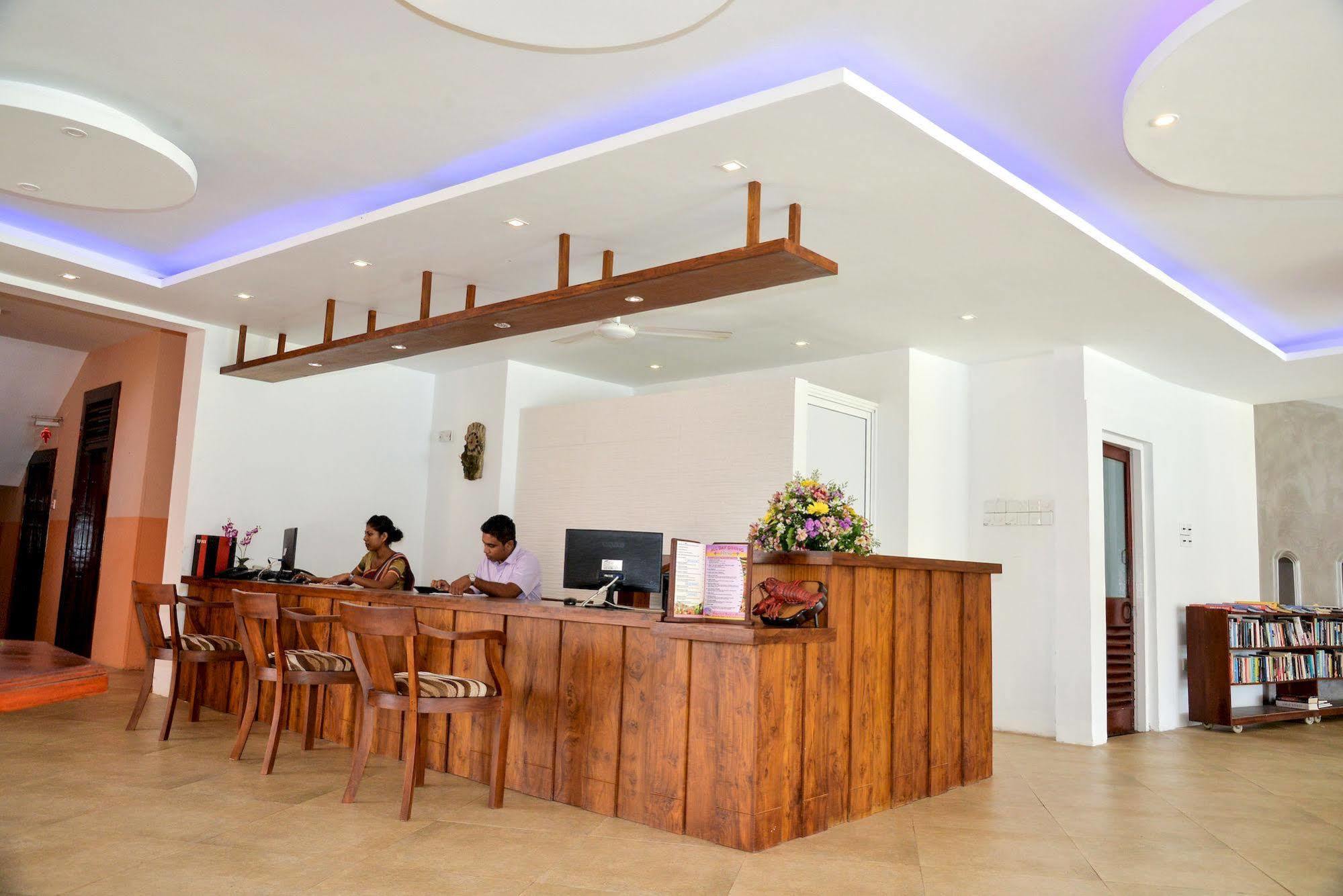 Paradise Beach Hotel Негомбо Екстер'єр фото